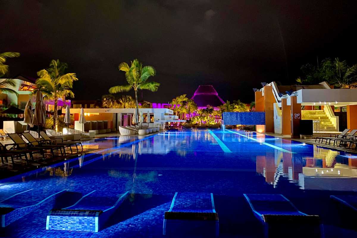 Hi-tech swimming pool for the real big player