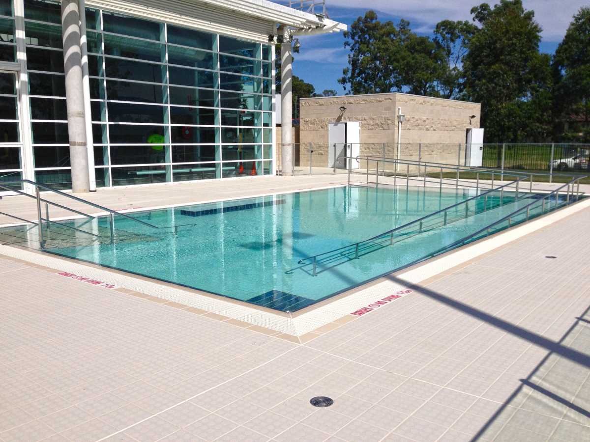 Outdoor-hydrotherapy-pool